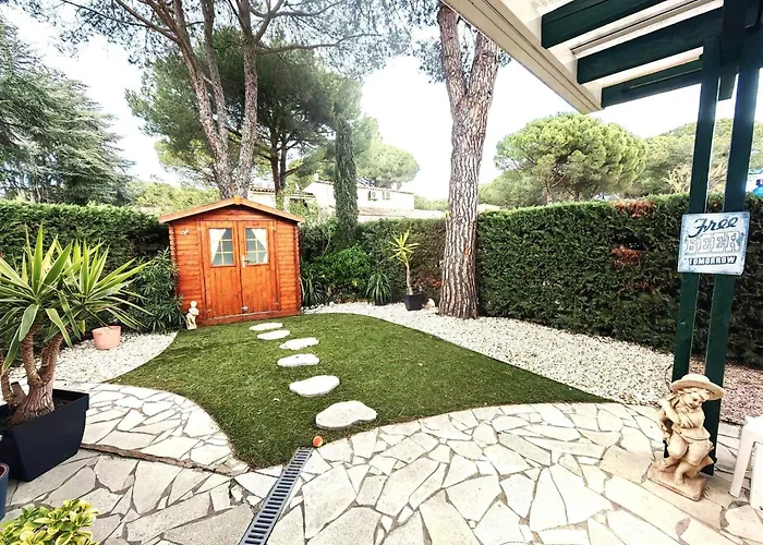 T3 Spacieux, 6 Pers., Jardin Et Parking, Quartier Calme - Fr-1-607-106